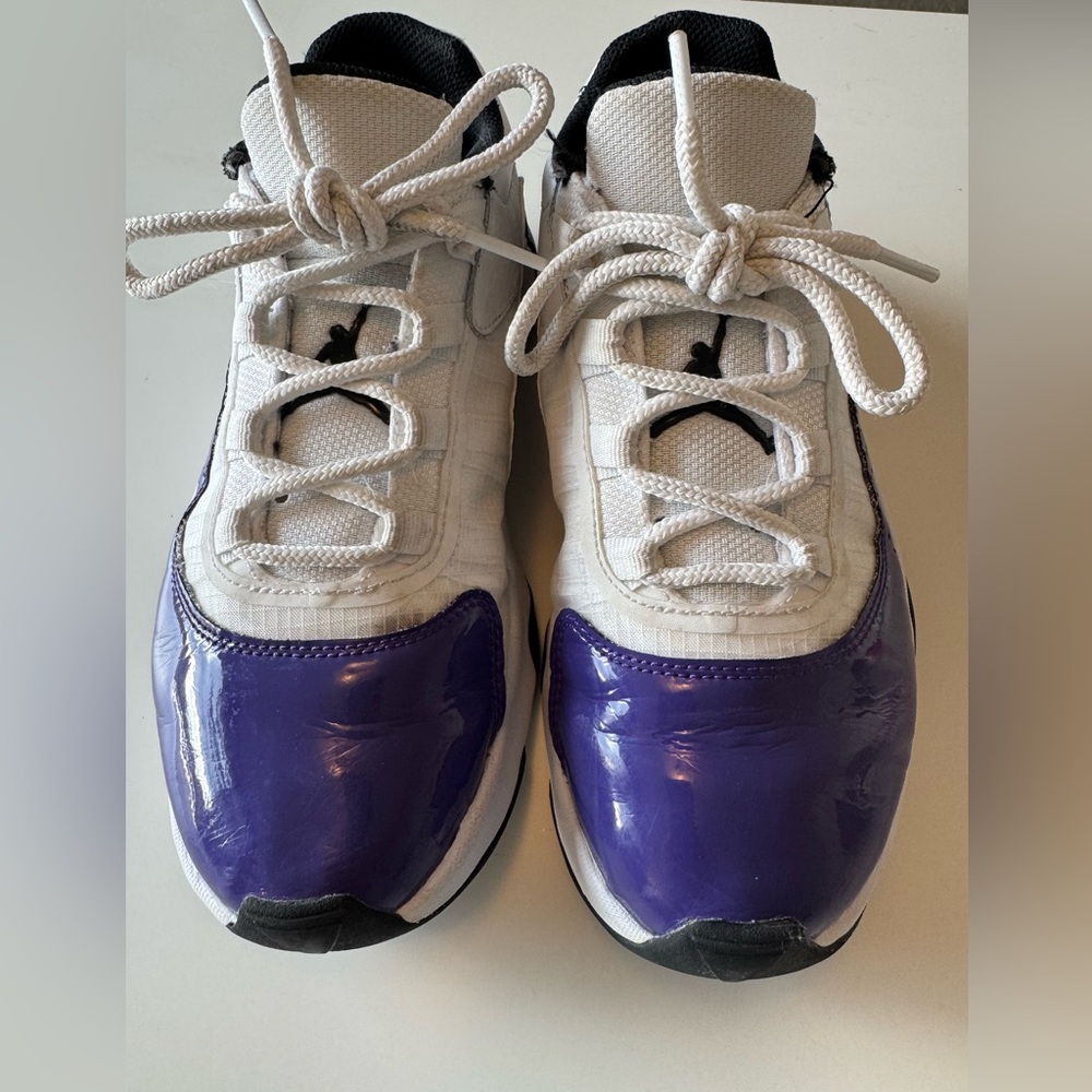 Great condition! Youth size 6 purple and white Jordan basketball shoes
